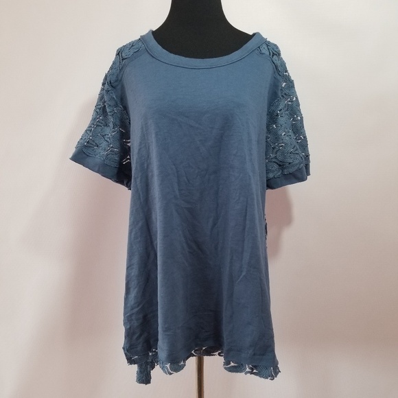 NWT UMGEE Crochet Short Sleeve Top With Side Slits - Picture 2 of 3